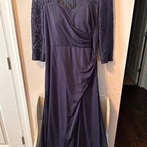 Alex Evenings 3/4 lace sleeve gown size 8 Navy Ankle Length